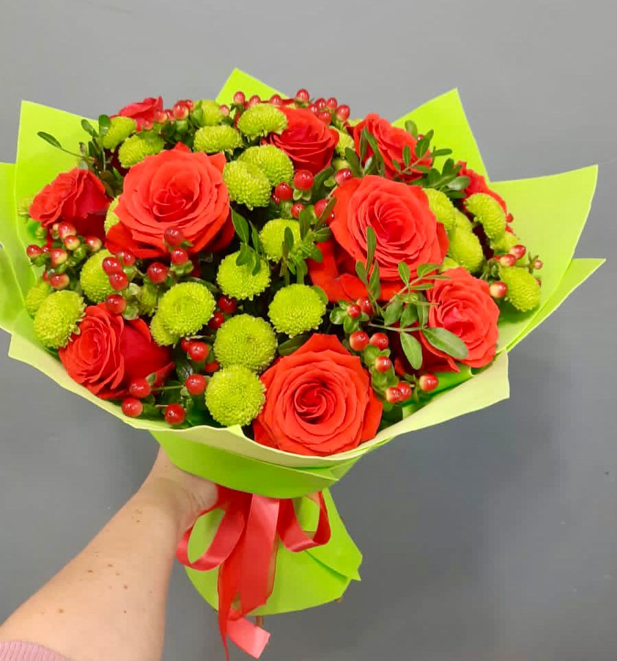 Букет цветов из: Хризантемы и Розы в Приближной