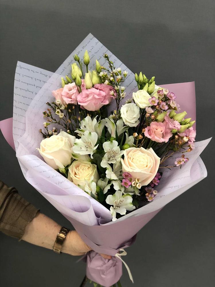 Букет цветов из: Альстромерии, Розы и Лизиантусы в Приближной