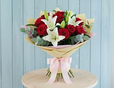 Букет цветов из:  Лилии и Розы в Приближной