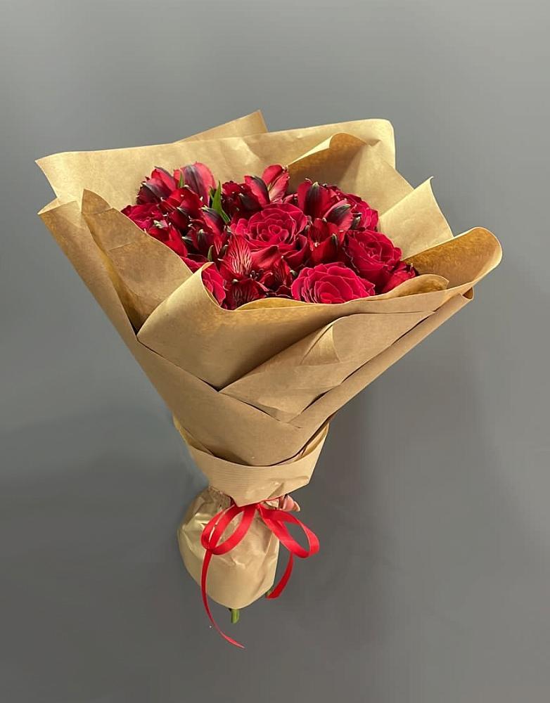 Букет цветов из: Альстромерии и Розы в Приближной