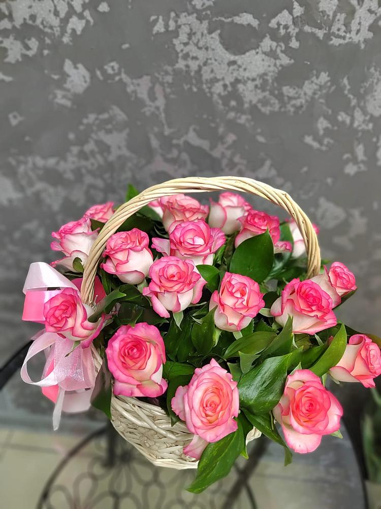 Цветочная композиция из Розы в корзине в Приближной