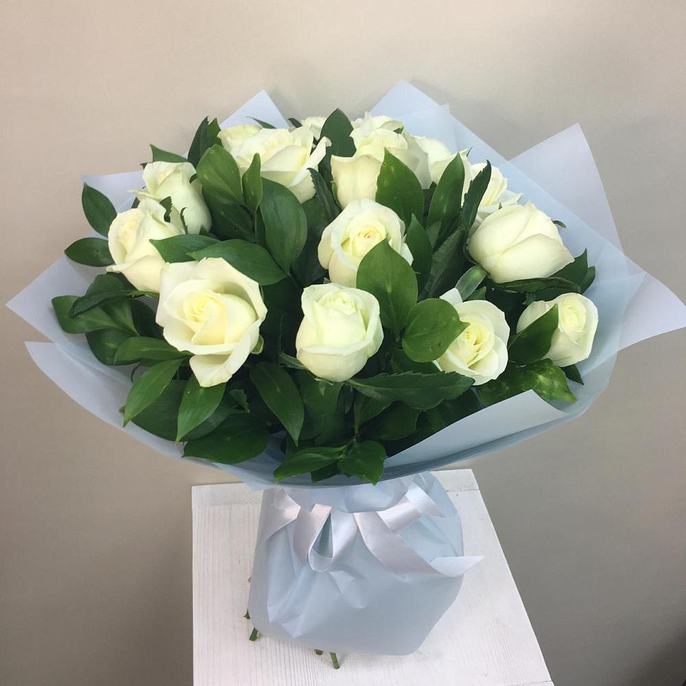 Букет 15 Белых роз Проуд в Приближной