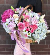 Композиция солнечный день в Приближной Цветочная композиция из Розы, Хризантемы, Пионы и Лизиантусы в корзине в Приближной