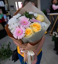 Букет цветов из:  Герберы, Розы и Хризантемы в Приближной