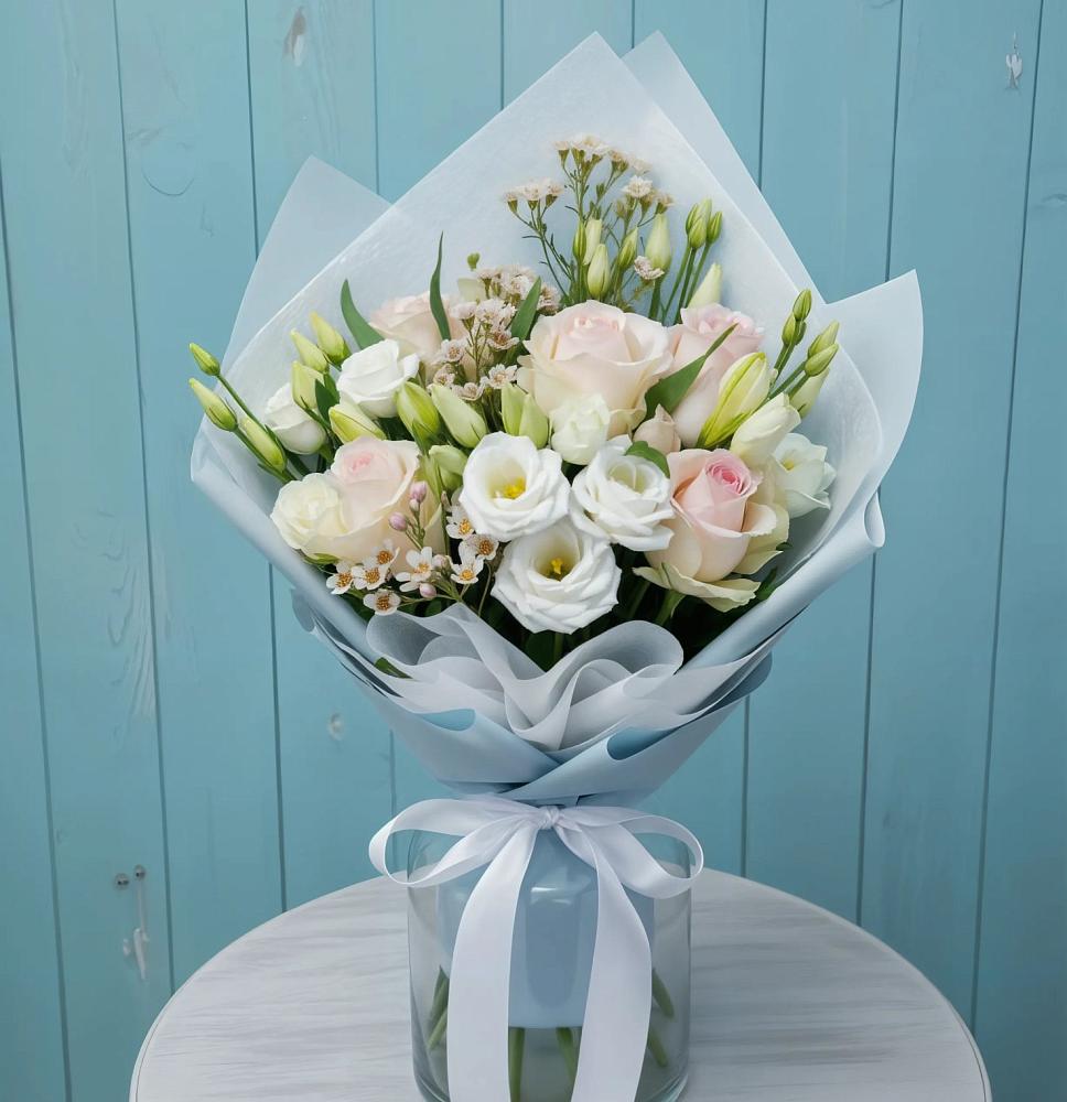 Букет цветов из: Розы и Лизиантусы в Приближной