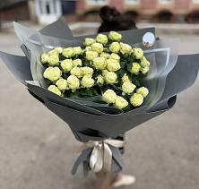 Букет Белые кустовые розы Солинеро в Приближной