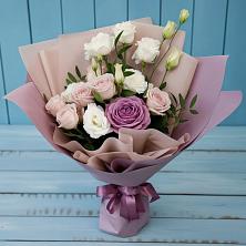 Букет цветов из:  Розы и Лизиантусы в Приближной