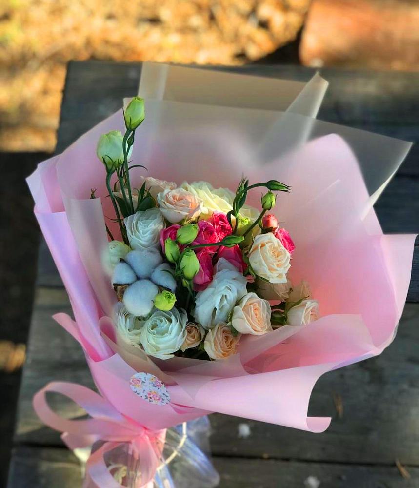 Букет цветов из: Розы и Лизиантусы в Приближной