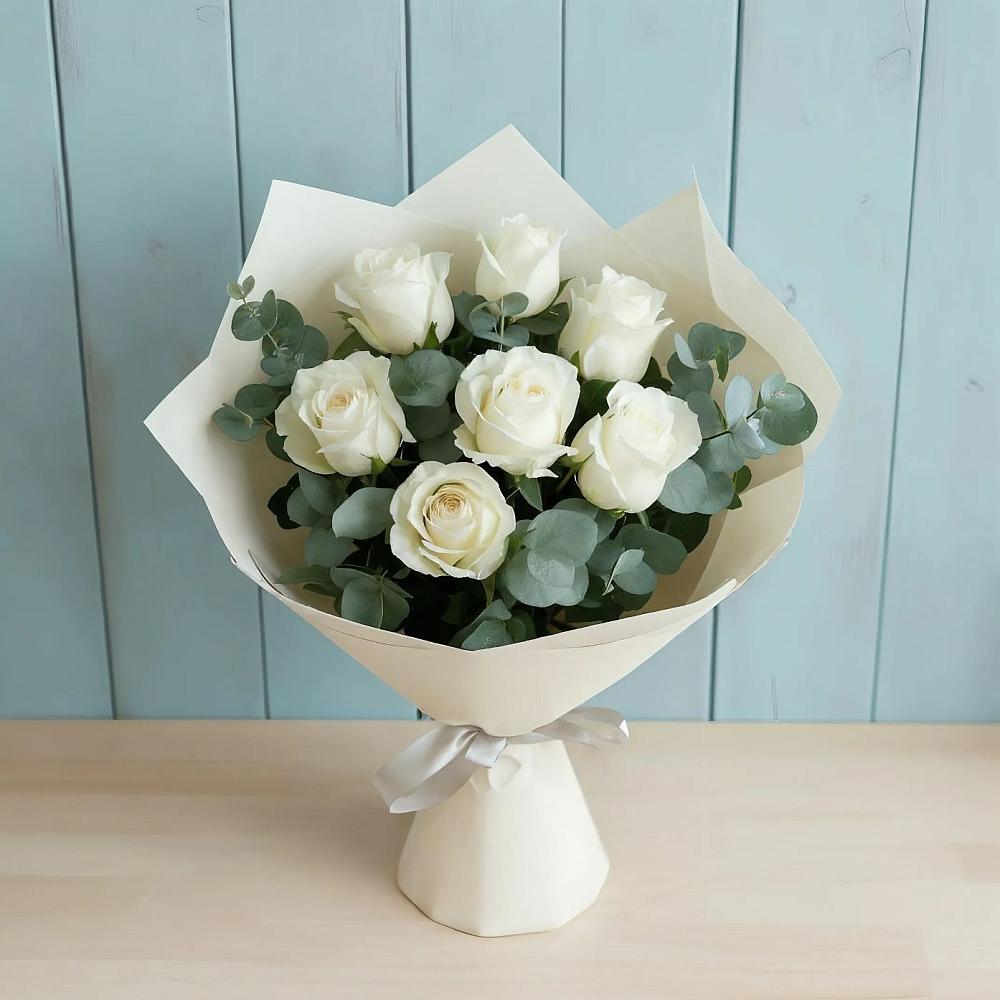 Букет Белые розы в Эвкалипте в Приближной