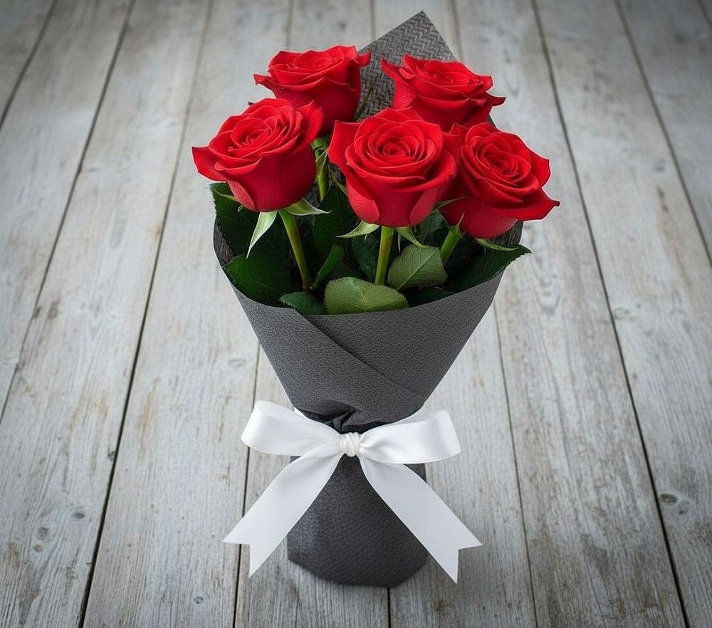 Букет 5 Красных роз Эдлесс Лав в Приближной
