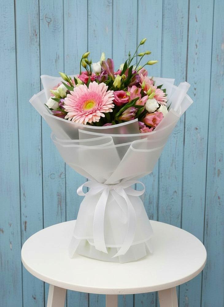 Букет цветов из: Герберы, Альстромерии и Лизиантусы в Приближной