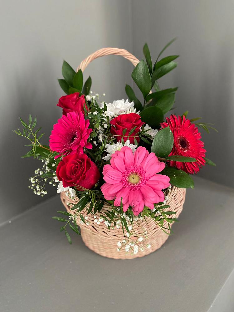 Цветочная композиция из Розы, Хризантемы и Герберы в корзине в Приближной
