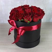 Цветочная композиция из Розы в шляпной коробке в Приближной