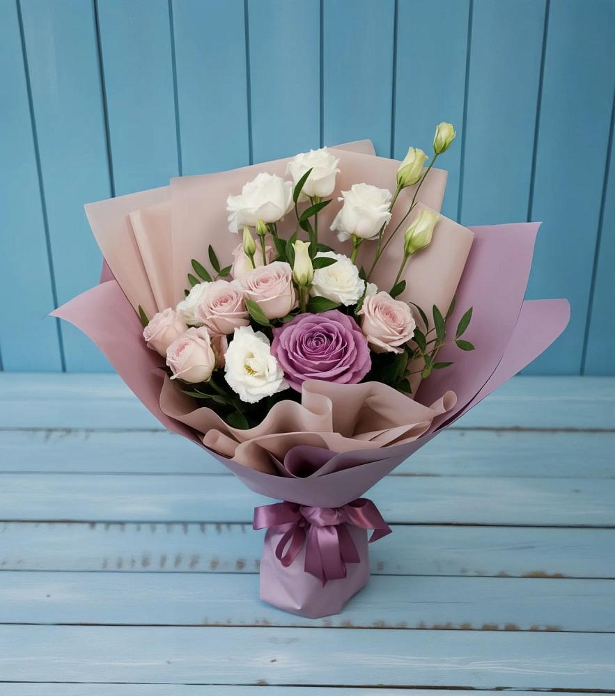 Букет цветов из: Розы и Лизиантусы в Приближной